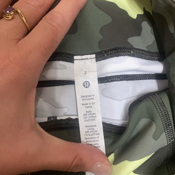 Size 2 Lulu Lemon Crop Camo Leggings with side pockets - Picture 2 of 3